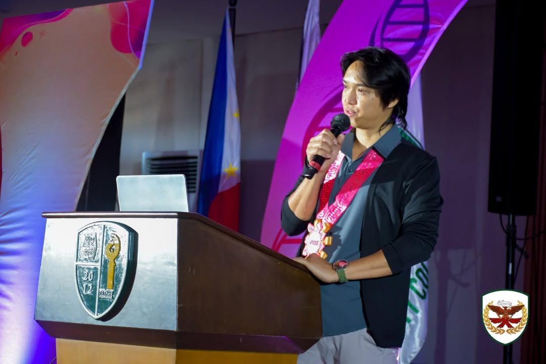 JayFlix speaking to students about AI